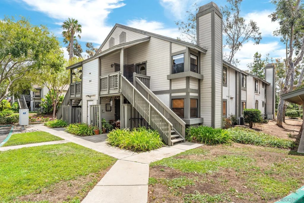 1953 Wellington Ln 4, Vista