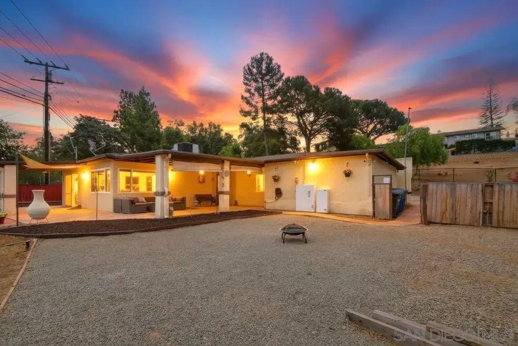 321 North, El Cajon