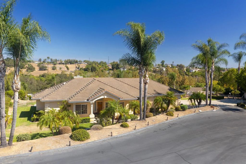 1221 Palomares Ct., Fallbrook