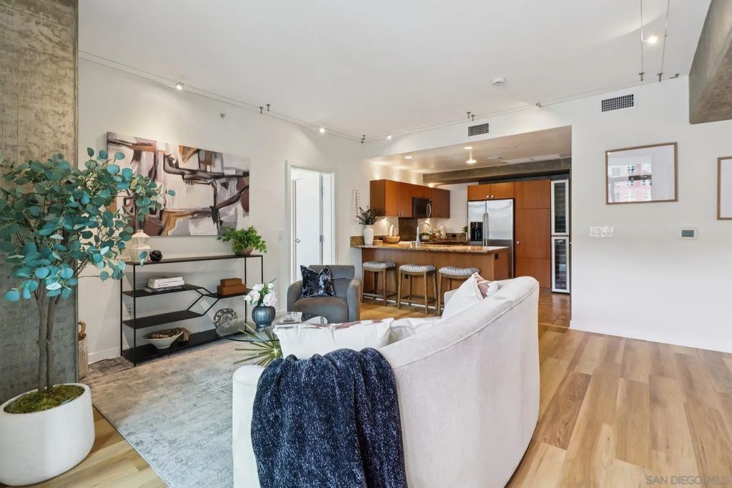 800 The Mark Lane 607, DOWNTOWN