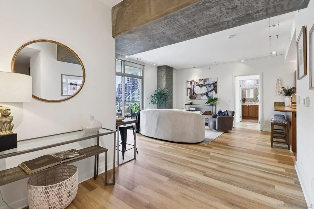 800 The Mark Lane 607, DOWNTOWN