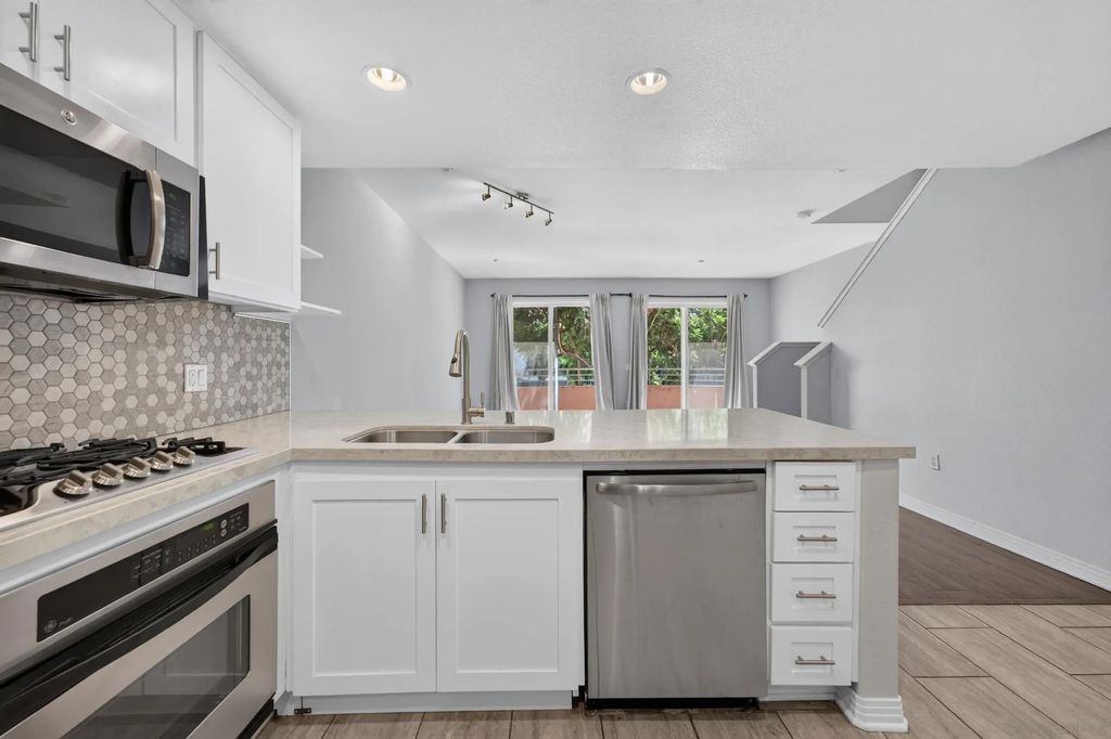 1501 India St 304, Village Walk (VLWK)