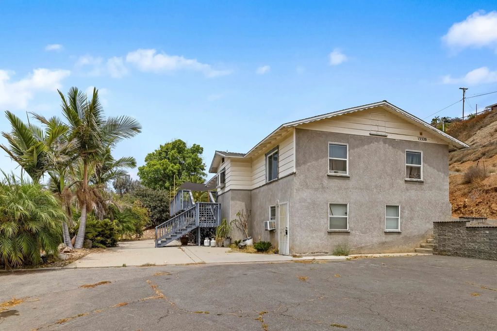 13320 Mapleview Street, Lakeside