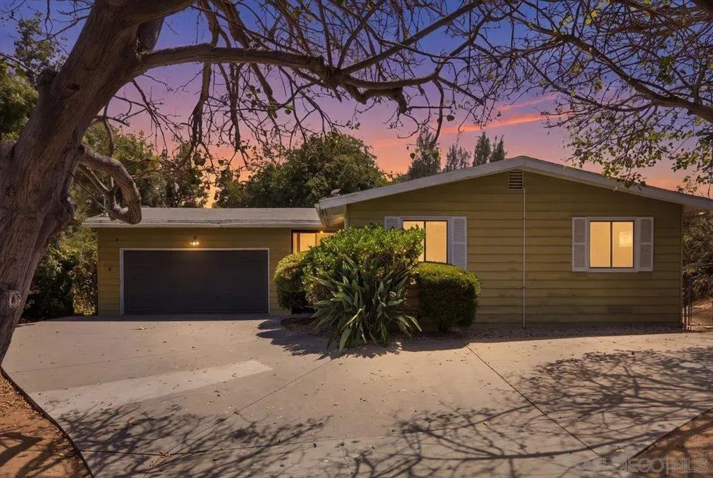 860 Magarian Rd, Fallbrook