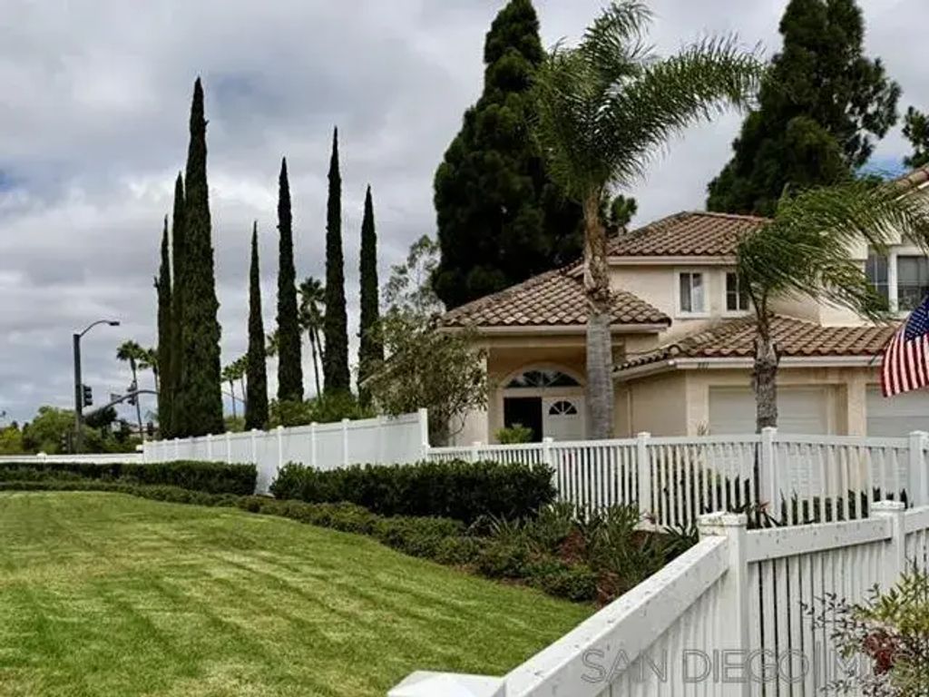 801 Mosaic Cir, Oceanside