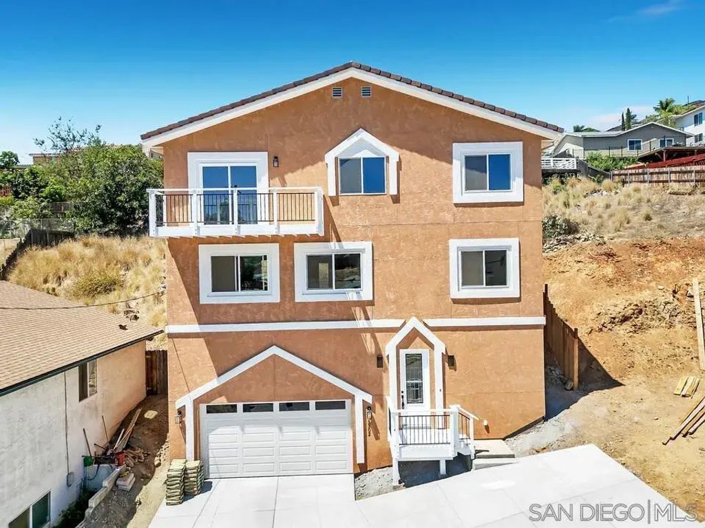 1302 La Presa, Spring Valley