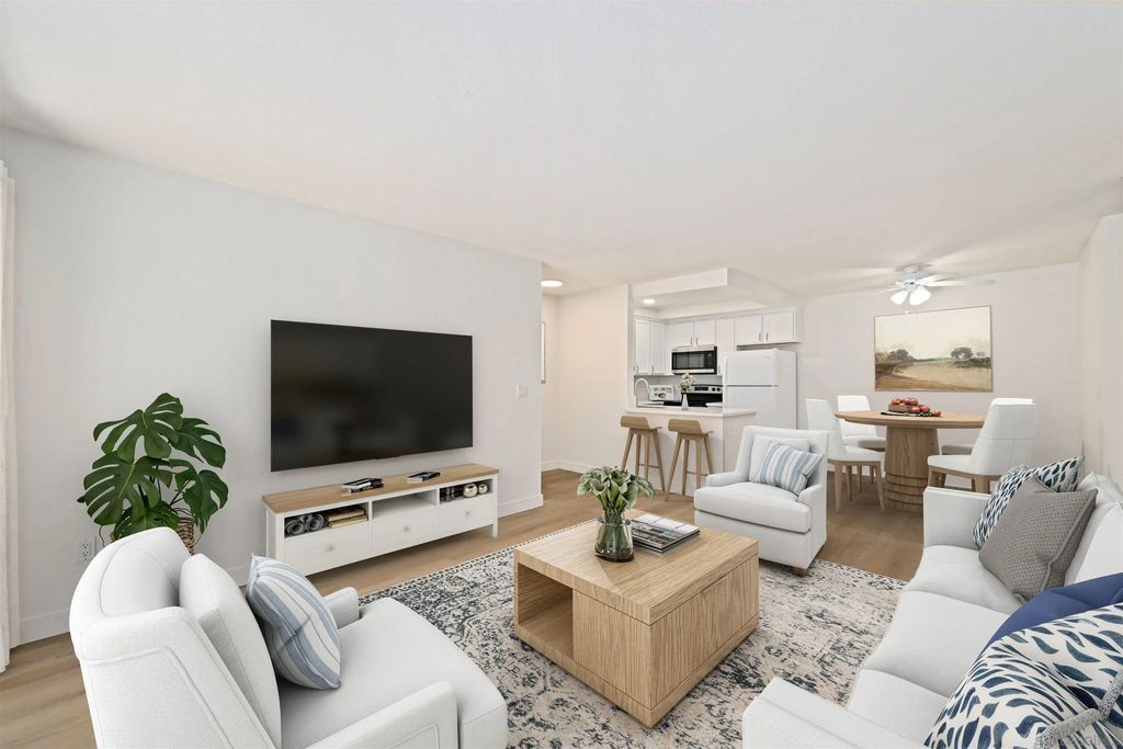 432 Edgehill Ln. 145, Oceanside