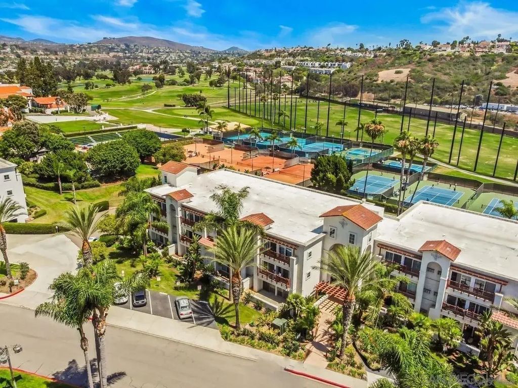 2003 Costa Del Mar Rd 692, Carlsbad