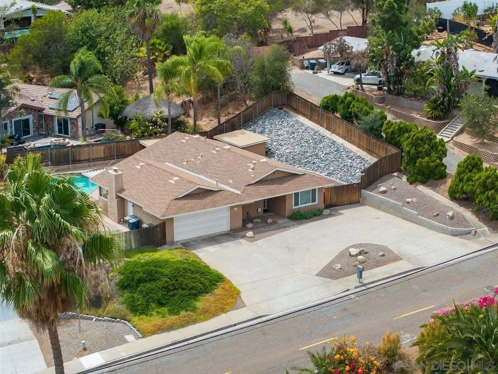 715 S Upas, Escondido