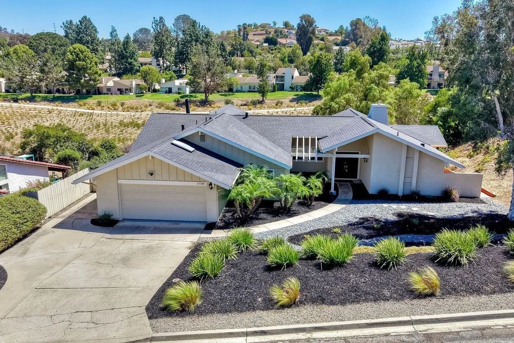 17709 Saint Andrews, Poway