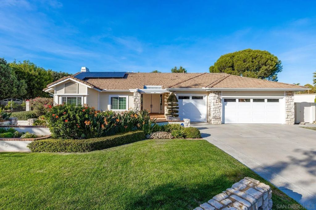 1350 Lupine Hills, Vista