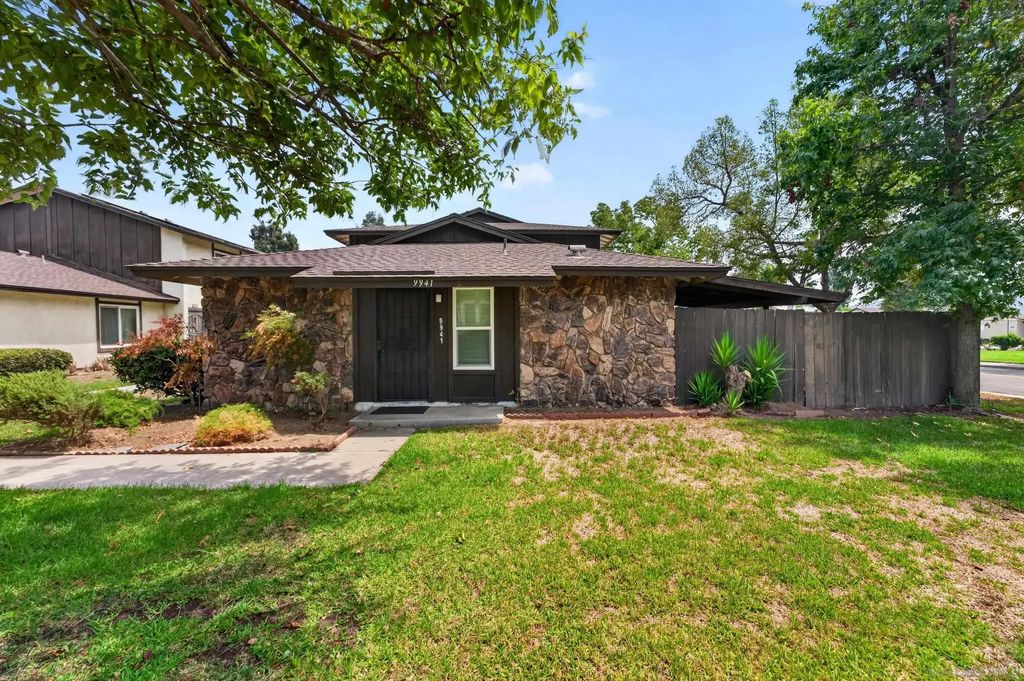 9941 Woodpark, Santee