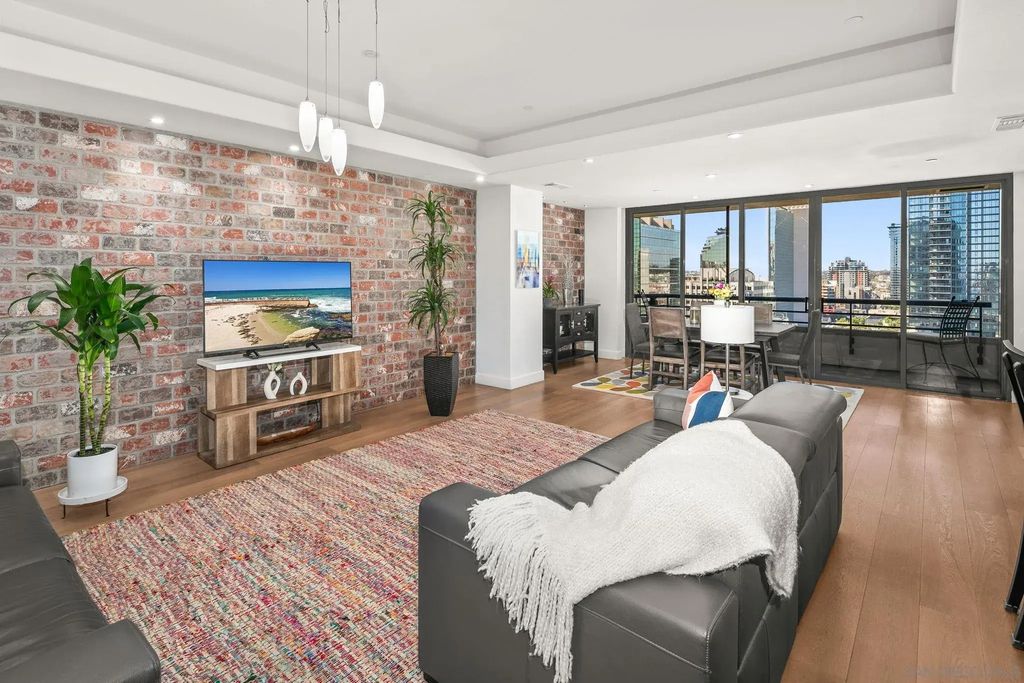 700 Front St 1706, DOWNTOWN