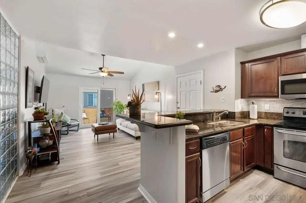 5402 Balboa Arms 415, CLAIREMONT