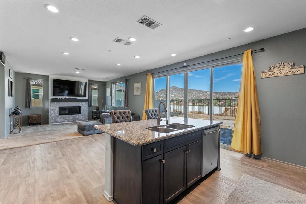 3048 Eveningcloud St, Hemet
