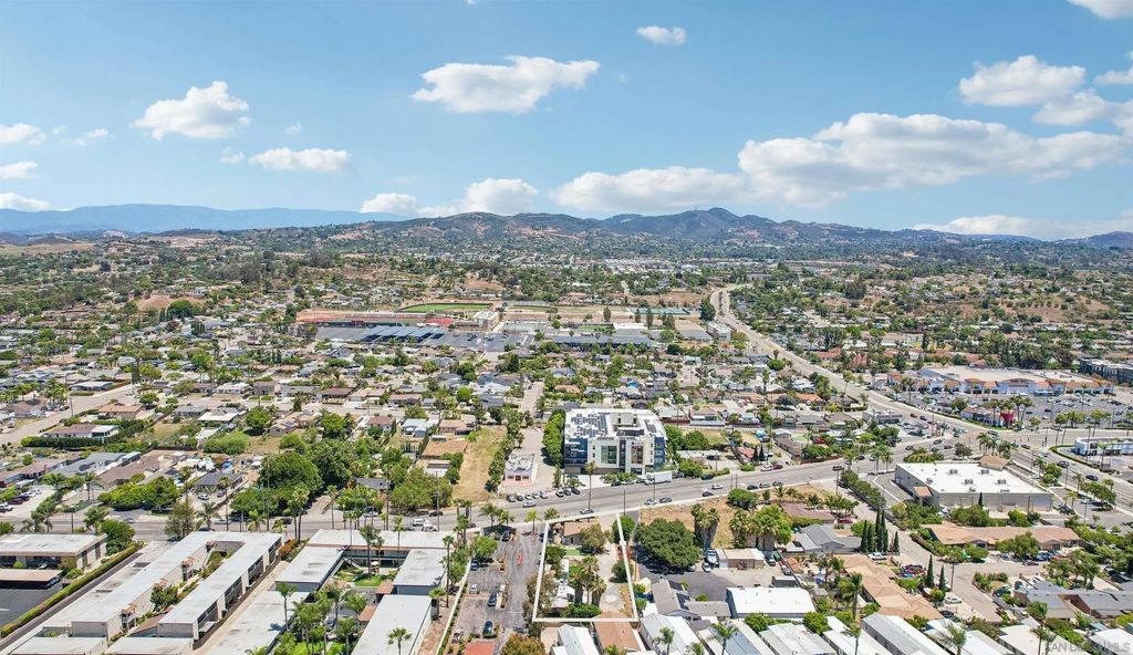 1570 N Santa Fe, Vista