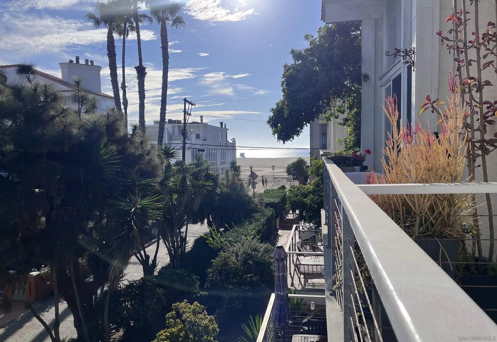 25 Spinnaker St 12, Marina Del Rey