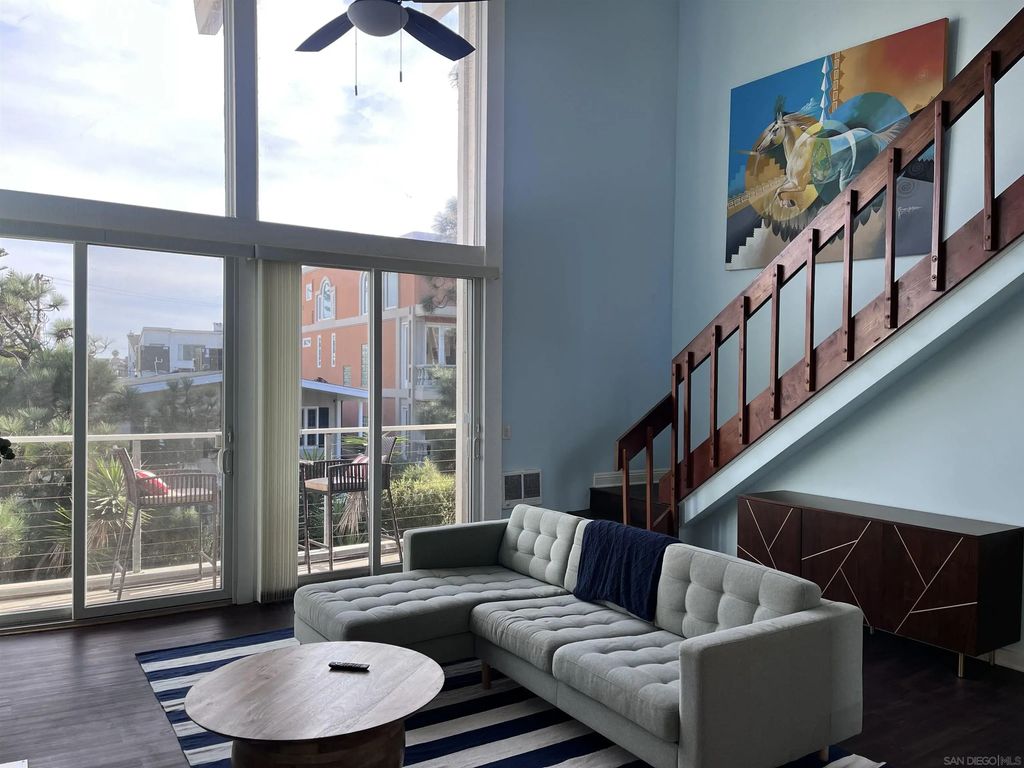 25 Spinnaker St 12, Marina Del Rey