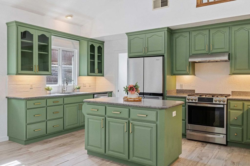 22170 N Burma Road, Ramona
