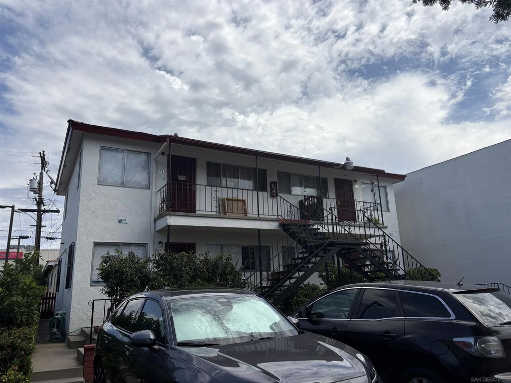 725-729 B Ave, National City