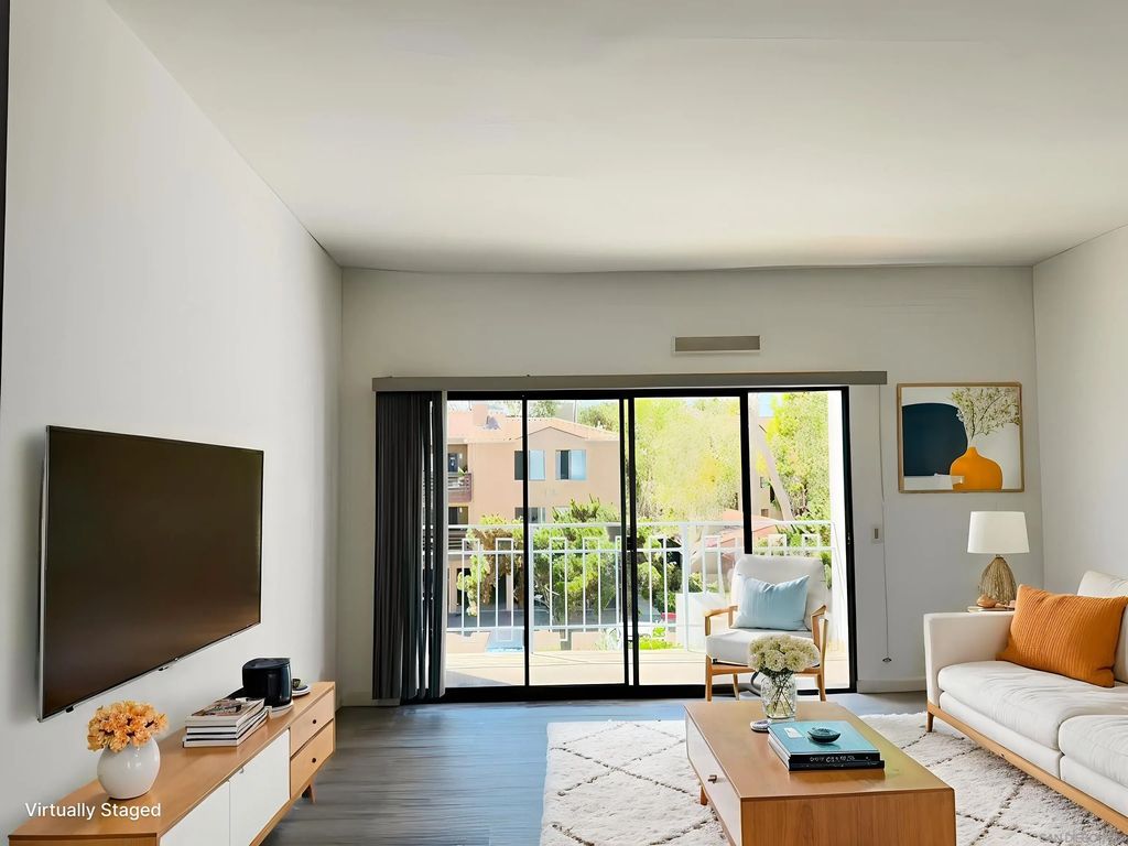 8320 Regents Road 2p, UNIVERSITY CITY