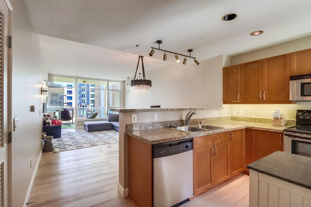 427 9th Ave 409, DOWNTOWN