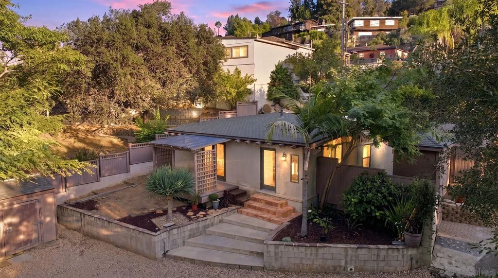 9498 Grossmont Blvd, La Mesa