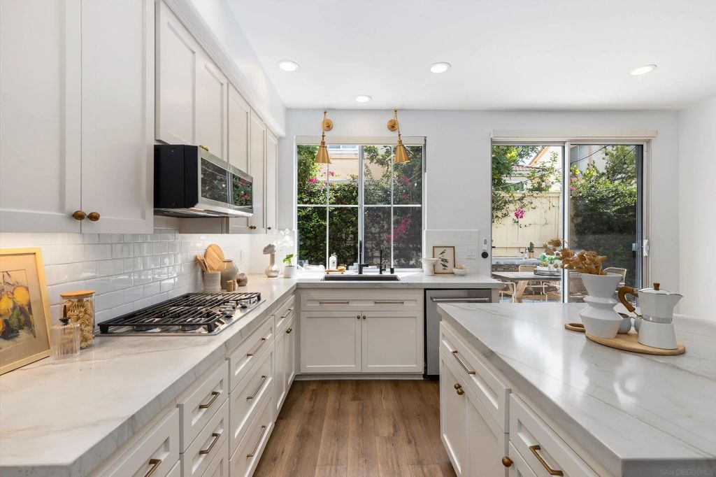 5353 Renaissance Ave, Toscana (TOSC)