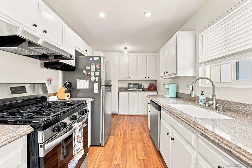 3719 Mira Pacific Dr, Oceanside