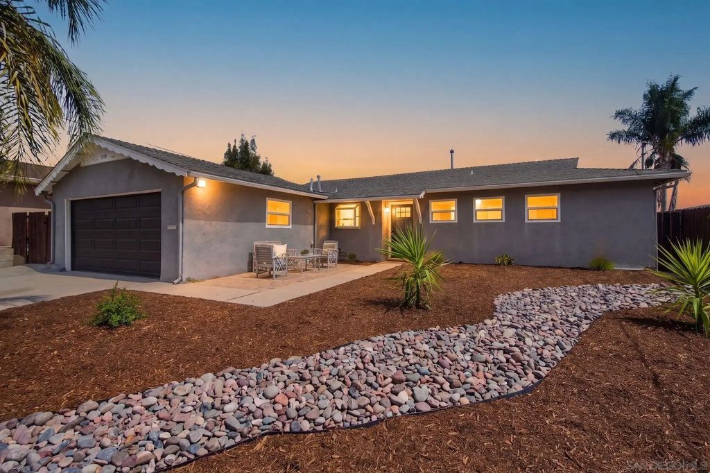 7918 Linen Dr, Santee