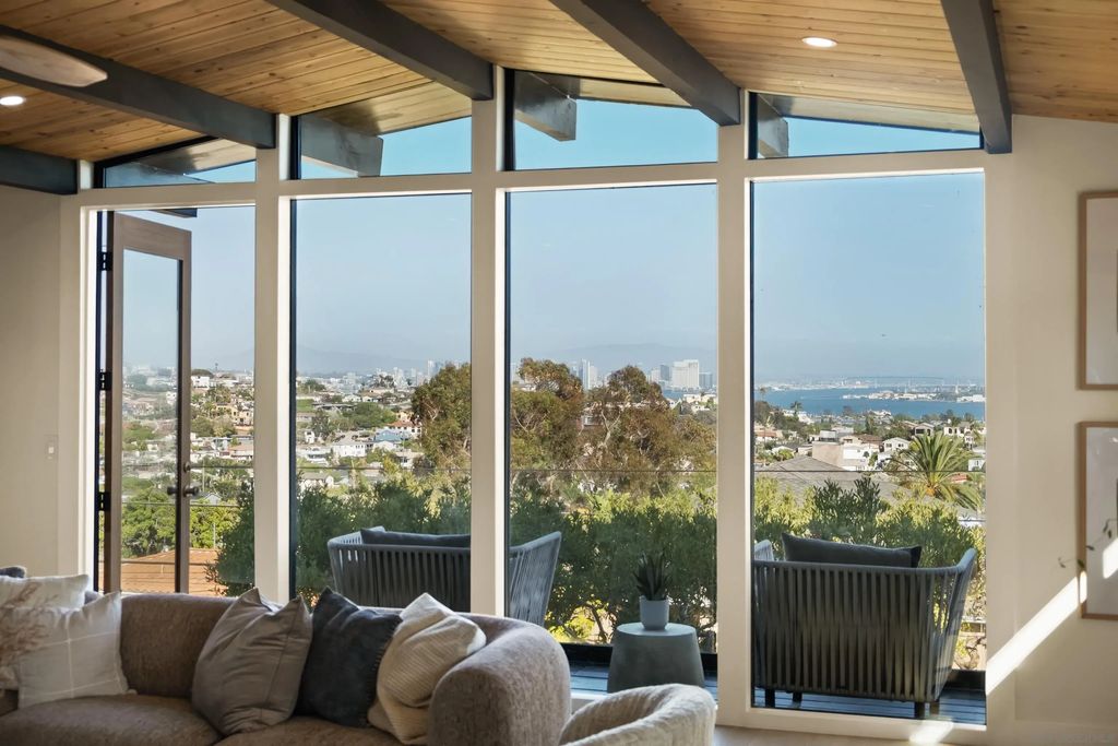 3992 La Cresta, POINT LOMA