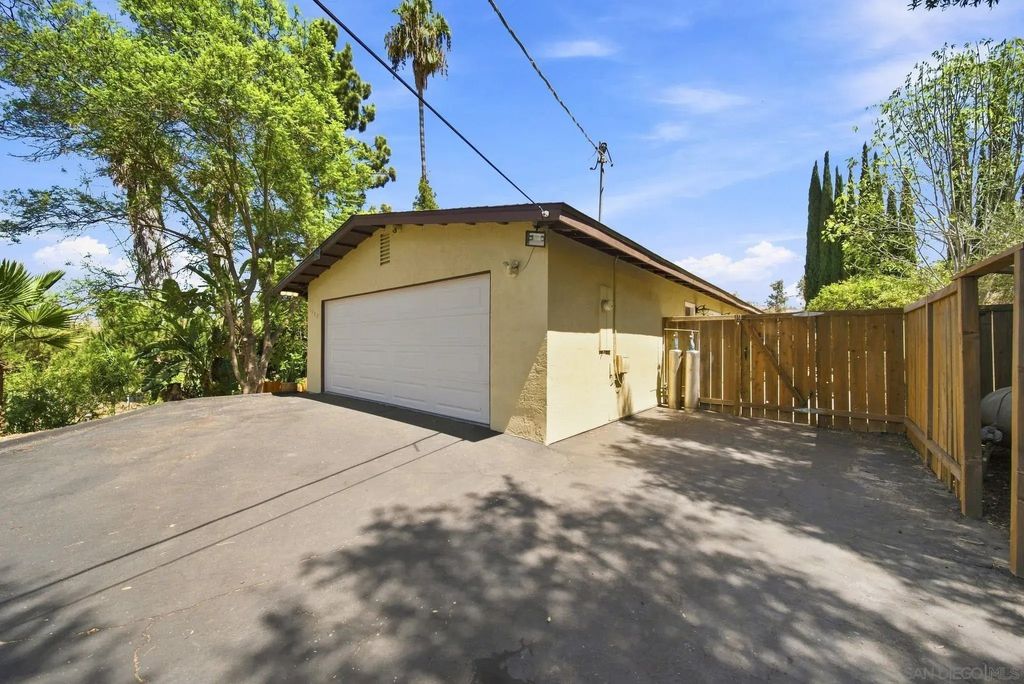 1752 N Ash St., Escondido