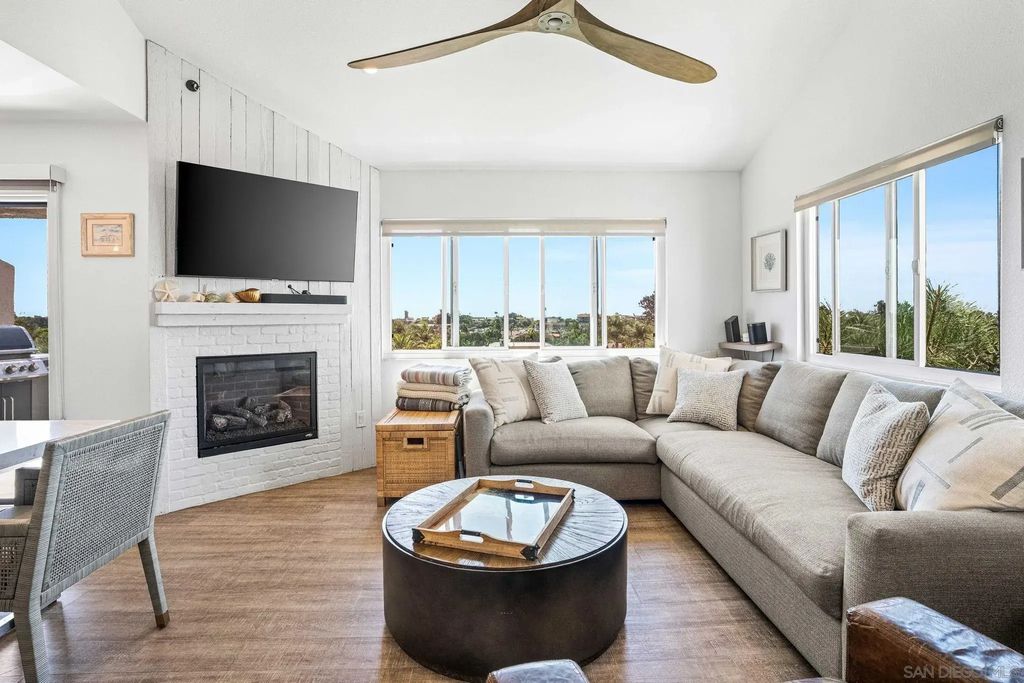 933 Hygeia Avenue, Encinitas