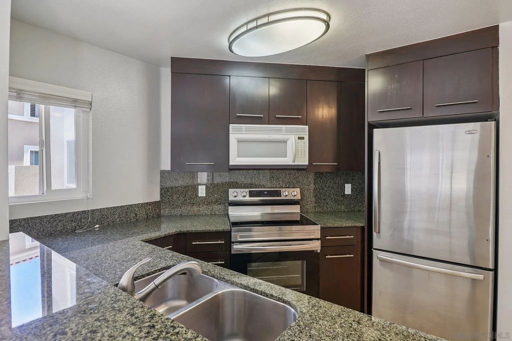 7565 Charmant Dr 505, LA JOLLA