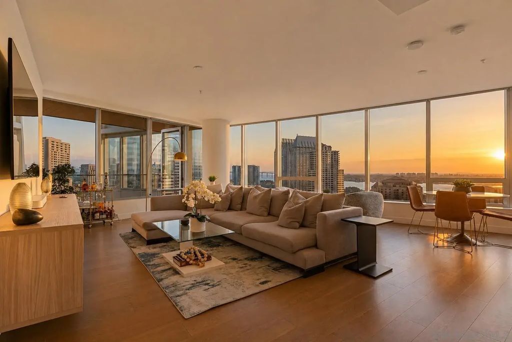 888 W E Street 2004, DOWNTOWN