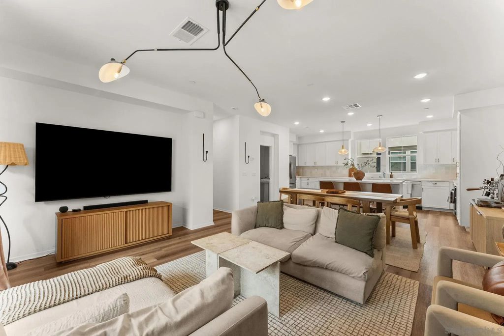 427 Omega Gln, Escondido