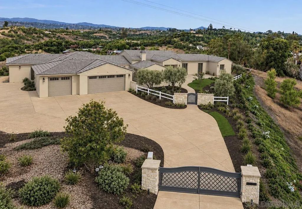 3240 Via Del Cielo, Fallbrook