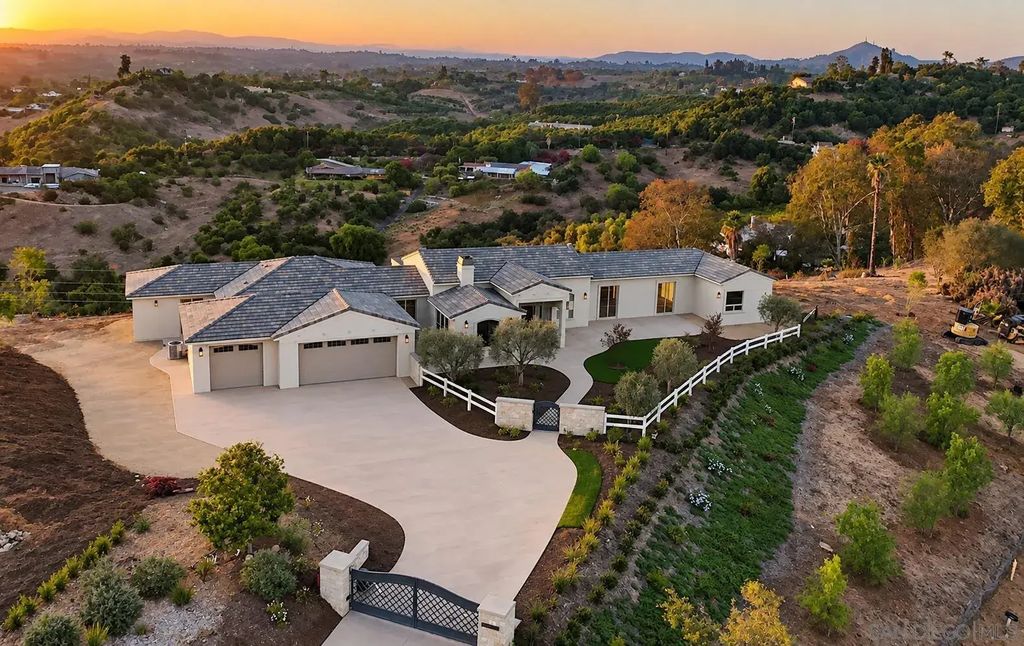 3240 Via Del Cielo, Fallbrook