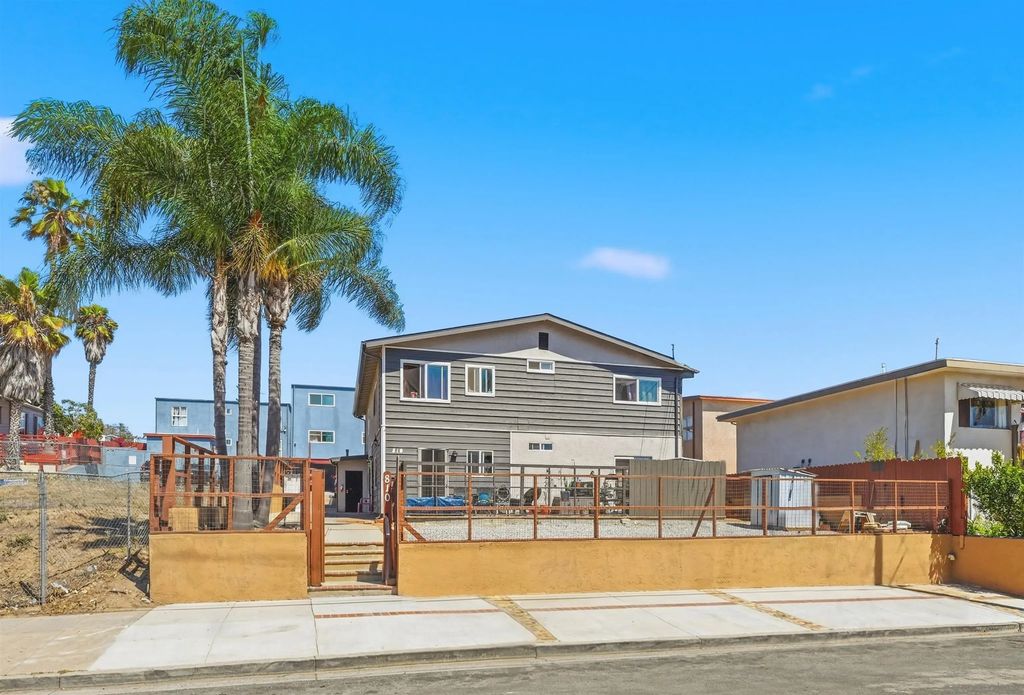 810 Acacia Ave, Oceanside