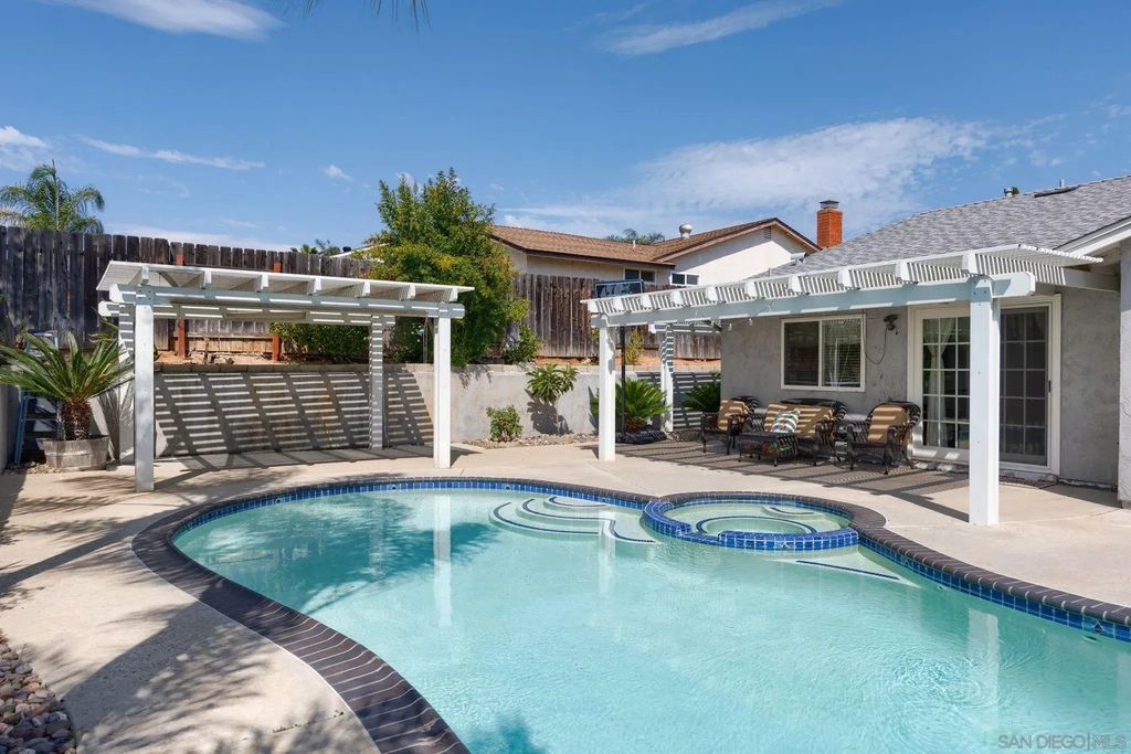 13556 Paseo Del Mar, El Cajon