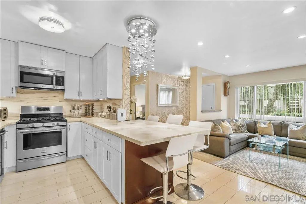 13754 Mango Dr 123, Del Mar