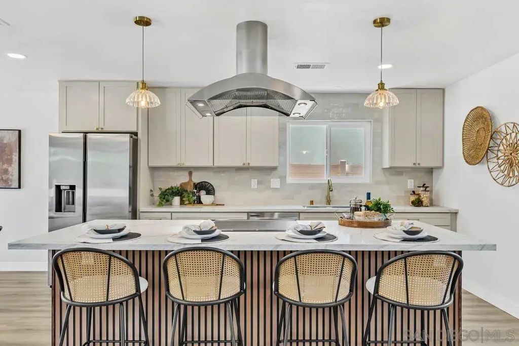 8782 Mulvaney Dr, SAN CARLOS