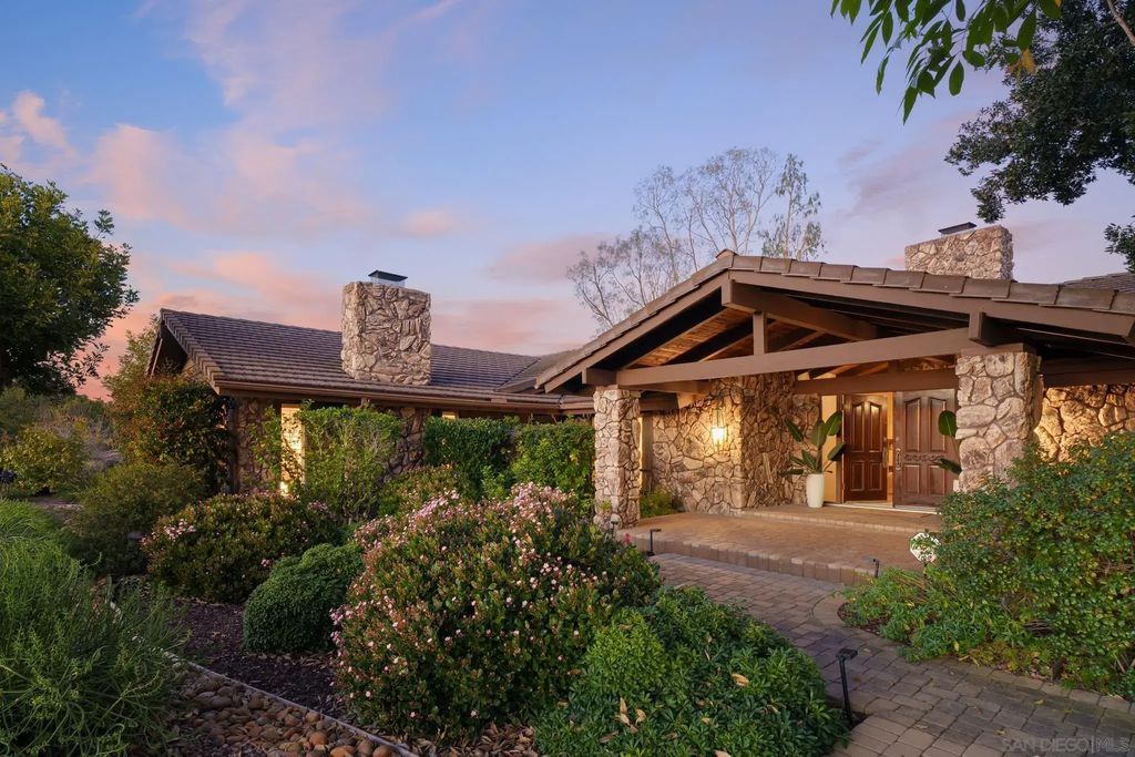 15943 Ranch Hollow Rd, Poway