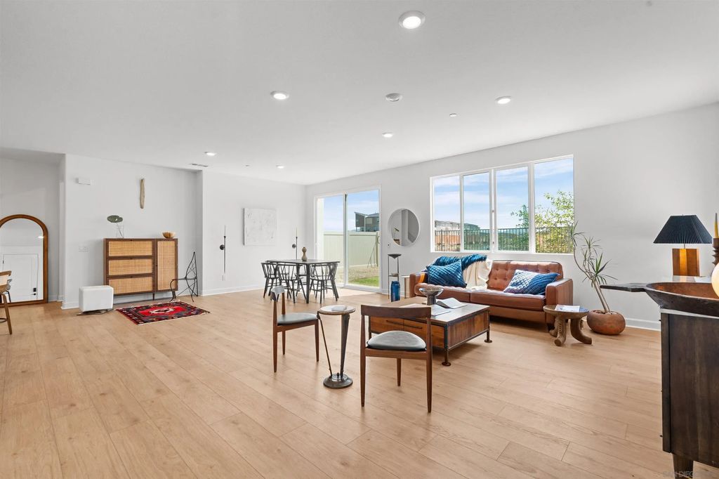845 Hana Ave 2, Chula Vista