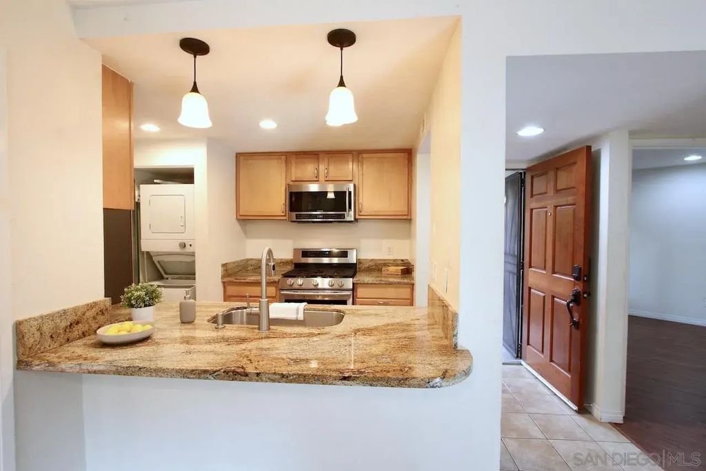 3021 Golden Oak Way, Spring Valley