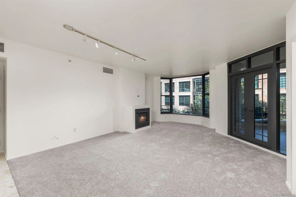500 W Harbor 417, Downtown Area (DOWN)