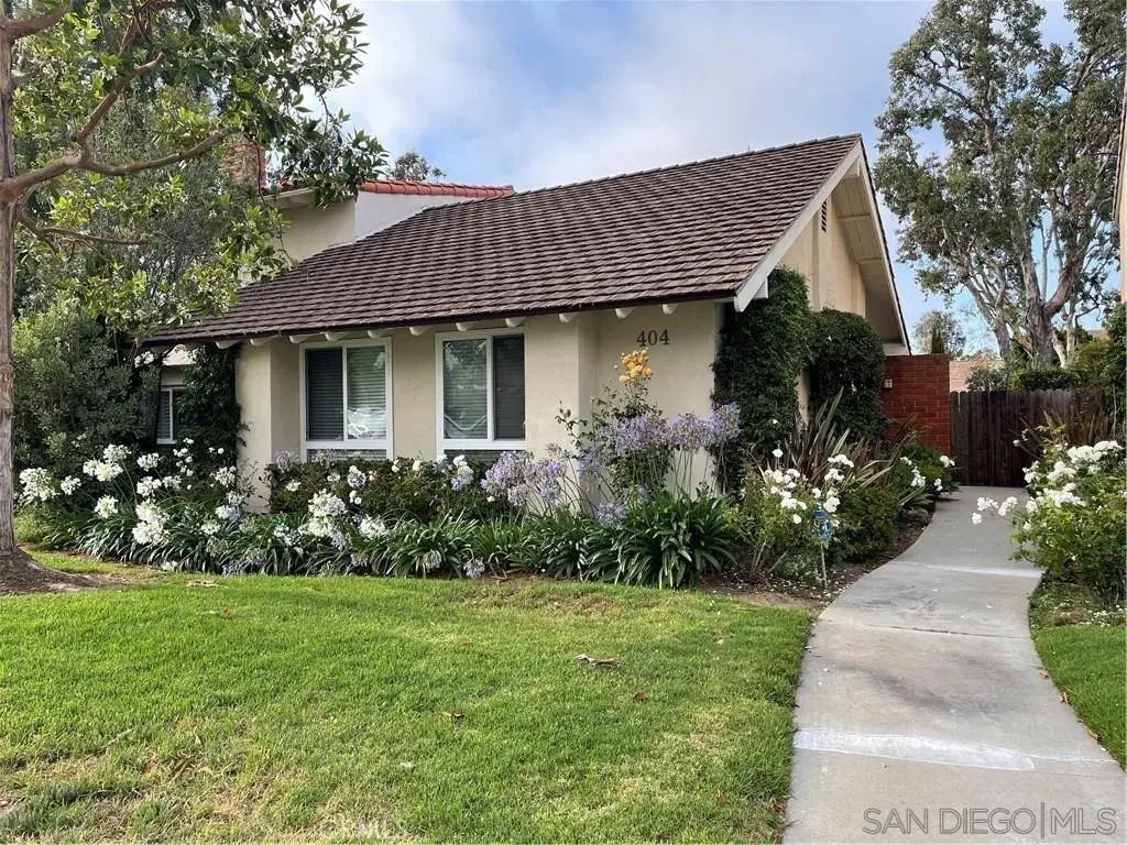 404 Vista Suerte, Newport