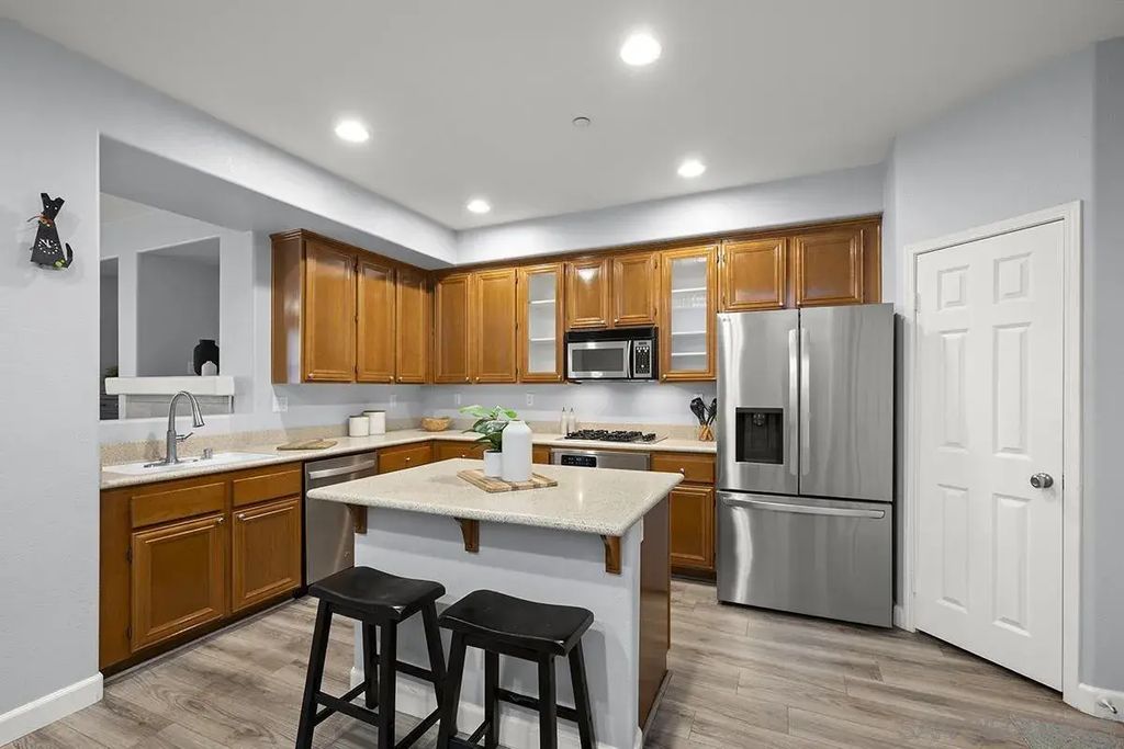 7885 Via Montebello 2, TORREY HIGHLANDS