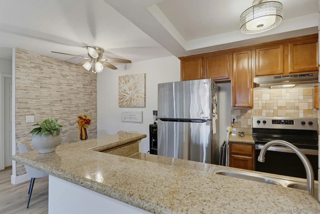 432 Edgehill Ln 3, Oceanside
