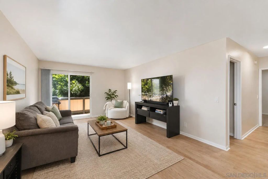 868 E Alvarado 28, Fallbrook